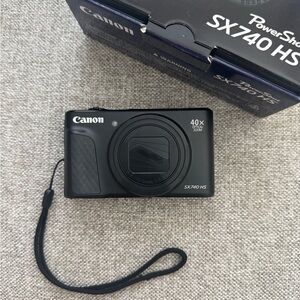 Canon SX740 HS Camera